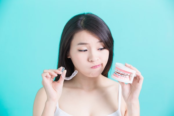 How To Choose Between Braces And Clear Aligners